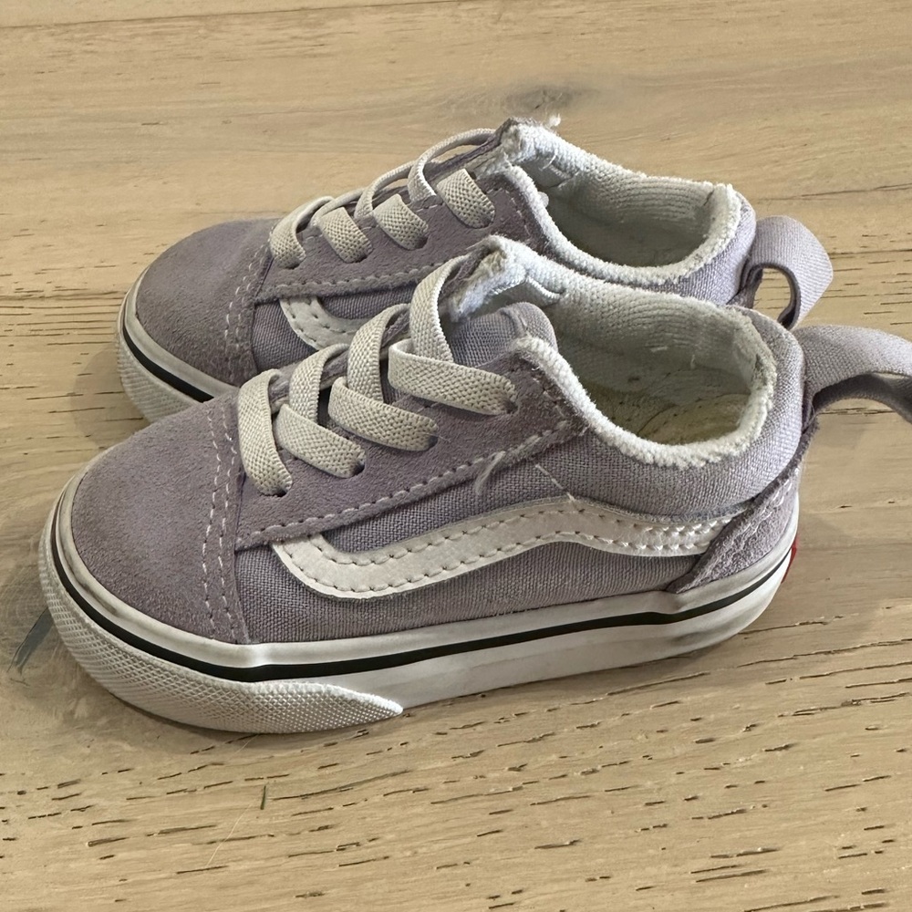Vans Kids Low-Top Sneakers in Light Lavender and White